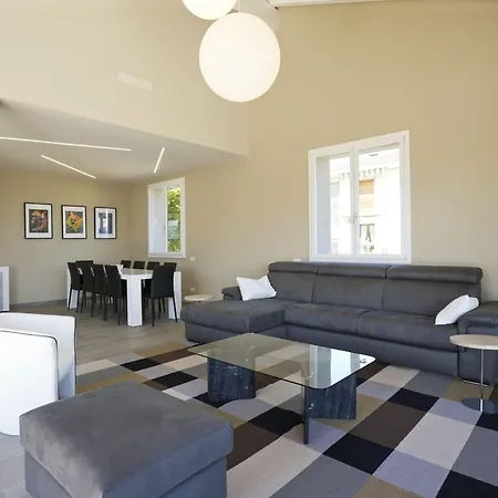 Nipotine Apartment *