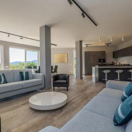 Nipotine Apartment *
